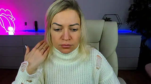 Anna Snows online show from October 2025 05:51:02 AM