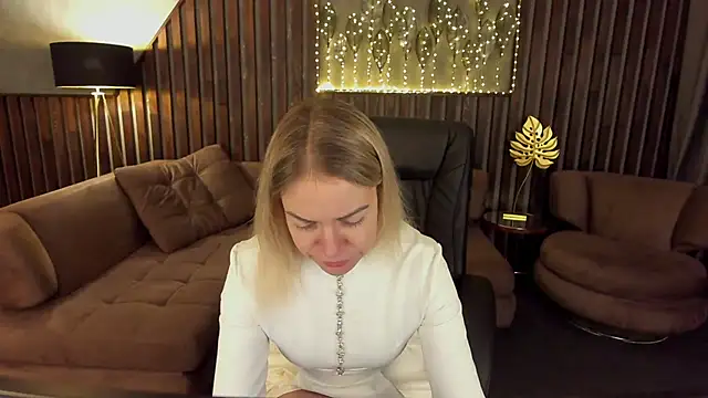 Anna Snows online show from December 2025 06:12:02 AM