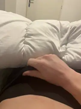 Snapshot of enzoyoungbisex chatting on February 2026 08:31:01 PM enzoyoungbisex online show from February 2026 08:31:01 PM