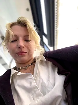 Snapshot of EveLittleSinner chatting on September 2025 08:43:01 AM EveLittleSinner online show from September 2025 08:43:01 AM