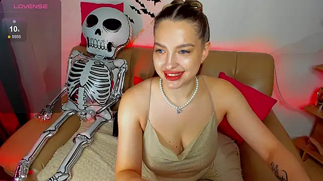 Emma  Ross online show from October 2025 02:45:02 AM