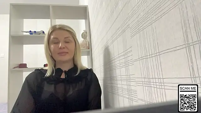 Snapshot of Blondie_xoxoxo chatting on October 2025 05:45:01 PM Blondie xoxoxo online show from October 2025 05:45:01 PM