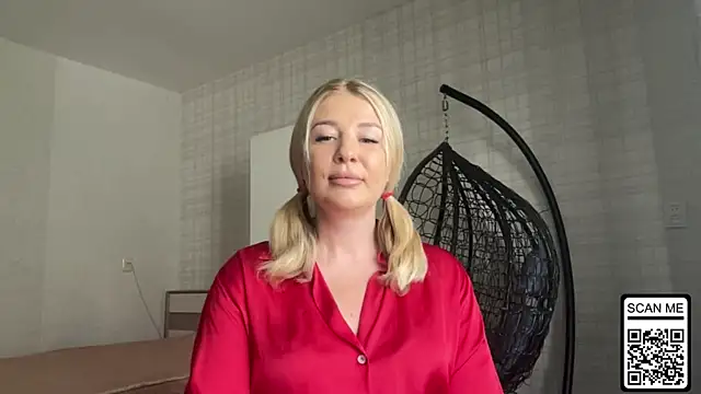 Snapshot of Blondie_xoxoxo chatting on June 2026 12:32:01 PM Blondie xoxoxo online show from June 2026 12:32:01 PM