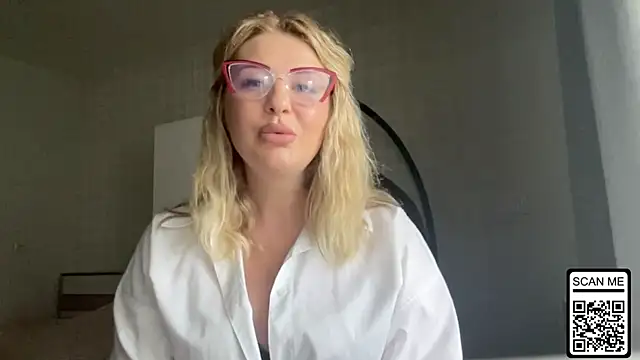 Snapshot of Blondie_xoxoxo chatting on June 2026 10:54:01 AM Blondie xoxoxo online show from June 2026 10:54:01 AM