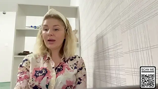 Snapshot of Blondie_xoxoxo chatting on November 2025 08:04:01 AM Blondie xoxoxo online show from November 2025 08:04:01 AM