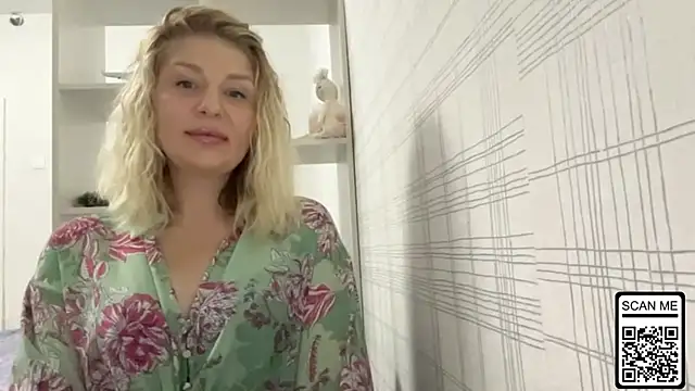 Snapshot of Blondie_xoxoxo chatting on November 2025 09:51:02 PM Blondie xoxoxo online show from November 2025 09:51:02 PM