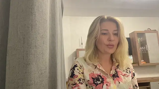Blondie xoxoxo online show from September 2025 08:48:01 AM