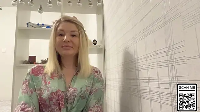 Snapshot of Blondie_xoxoxo chatting on December 2025 09:37:02 AM Blondie xoxoxo online show from December 2025 09:37:02 AM