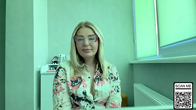 Snapshot of Blondie_xoxoxo chatting on July 2026 10:21:02 AM Blondie xoxoxo online show from July 2026 10:21:02 AM