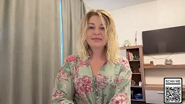 Snapshot of Blondie_xoxoxo chatting on October 2025 07:54:01 AM Blondie xoxoxo online show from October 2025 07:54:01 AM