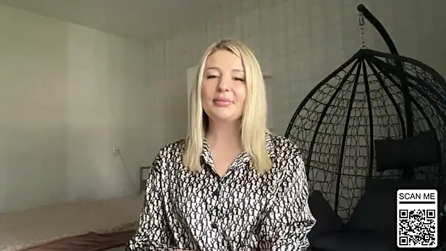 Snapshot of Blondie_xoxoxo chatting on June 2026 08:47:02 AM Blondie xoxoxo online show from June 2026 08:47:02 AM