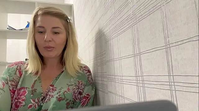 Blondie xoxoxo online show from September 2025 09:13:01 AM