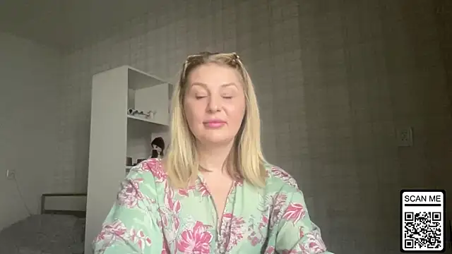 Snapshot of Blondie_xoxoxo chatting on February 2026 01:29:01 PM Blondie xoxoxo online show from February 2026 01:29:01 PM