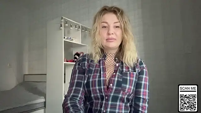 Snapshot of Blondie_xoxoxo chatting on January 2026 07:01:01 AM Blondie xoxoxo online show from January 2026 07:01:01 AM