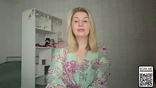 Snapshot of Blondie_xoxoxo chatting on February 2026 06:33:02 AM Blondie xoxoxo online show from February 2026 06:33:02 AM