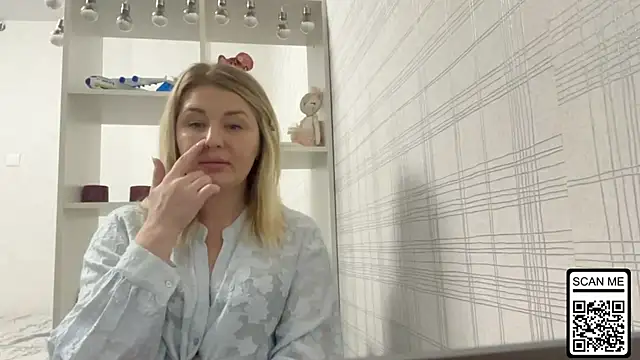 Snapshot of Blondie_xoxoxo chatting on January 2026 12:33:01 PM Blondie xoxoxo online show from January 2026 12:33:01 PM