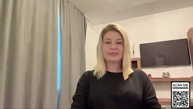 Snapshot of Blondie_xoxoxo chatting on October 2025 08:26:01 AM Blondie xoxoxo online show from October 2025 08:26:01 AM