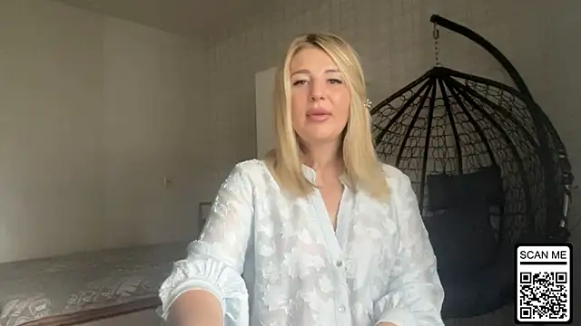 Snapshot of Blondie_xoxoxo chatting on June 2026 07:31:02 AM Blondie xoxoxo online show from June 2026 07:31:02 AM