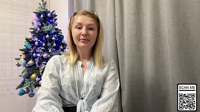 Snapshot of Blondie_xoxoxo chatting on December 2025 03:14:02 PM Blondie xoxoxo online show from December 2025 03:14:02 PM