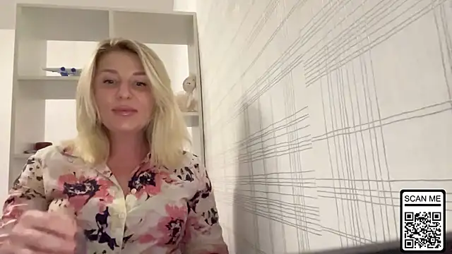 Snapshot of Blondie_xoxoxo chatting on October 2025 04:40:02 PM Blondie xoxoxo online show from October 2025 04:40:02 PM