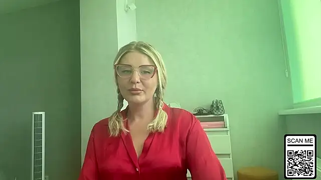 Snapshot of Blondie_xoxoxo chatting on July 2026 04:48:02 PM Blondie xoxoxo online show from July 2026 04:48:02 PM