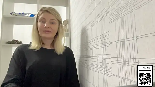 Snapshot of Blondie_xoxoxo chatting on November 2025 04:18:02 PM Blondie xoxoxo online show from November 2025 04:18:02 PM