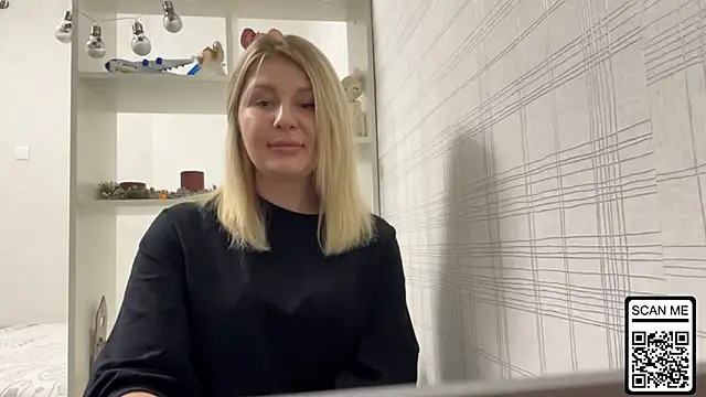 Snapshot of Blondie_xoxoxo chatting on December 2025 07:29:01 PM Blondie xoxoxo online show from December 2025 07:29:01 PM