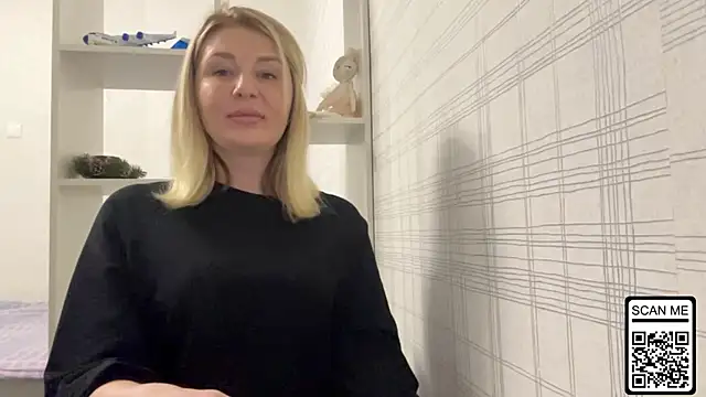 Snapshot of Blondie_xoxoxo chatting on December 2025 05:34:02 PM Blondie xoxoxo online show from December 2025 05:34:02 PM