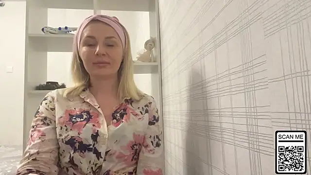 Snapshot of Blondie_xoxoxo chatting on November 2025 06:41:01 PM Blondie xoxoxo online show from November 2025 06:41:01 PM