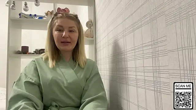 Snapshot of Blondie_xoxoxo chatting on December 2025 08:40:02 AM Blondie xoxoxo online show from December 2025 08:40:02 AM