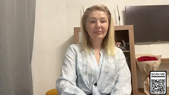 Snapshot of Blondie_xoxoxo chatting on December 2025 07:08:01 AM Blondie xoxoxo online show from December 2025 07:08:01 AM