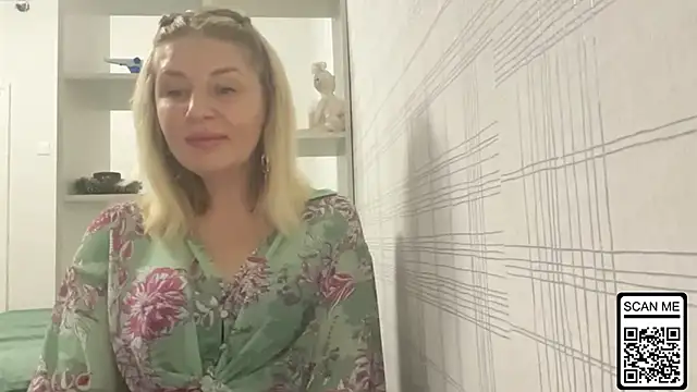 Snapshot of Blondie_xoxoxo chatting on November 2025 06:55:01 PM Blondie xoxoxo online show from November 2025 06:55:01 PM