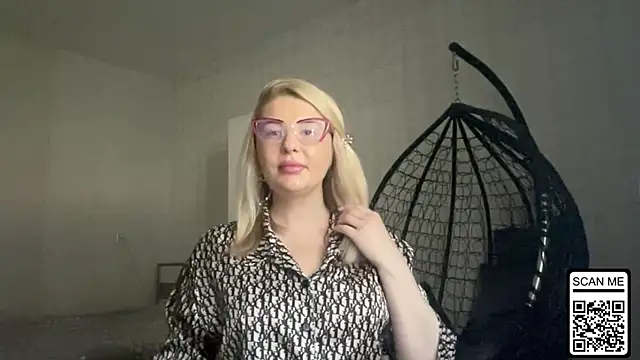 Snapshot of Blondie_xoxoxo chatting on June 2026 08:15:01 AM Blondie xoxoxo online show from June 2026 08:15:01 AM
