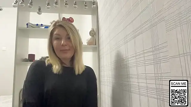 Snapshot of Blondie_xoxoxo chatting on December 2025 08:53:01 AM Blondie xoxoxo online show from December 2025 08:53:01 AM