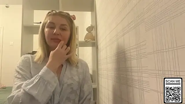 Snapshot of Blondie_xoxoxo chatting on November 2025 08:02:01 PM Blondie xoxoxo online show from November 2025 08:02:01 PM