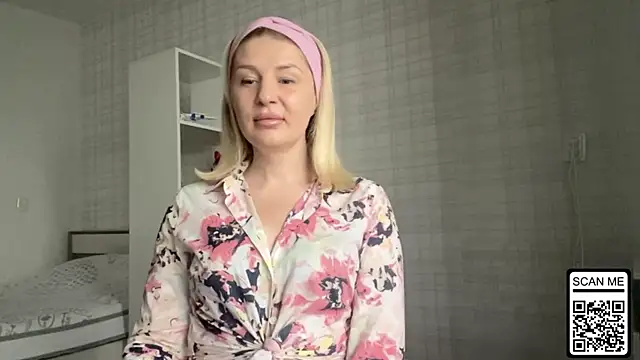 Snapshot of Blondie_xoxoxo chatting on November 2025 08:36:02 AM Blondie xoxoxo online show from November 2025 08:36:02 AM