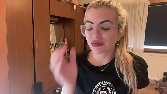 princess17 online show from September 2025 02:12:02 PM