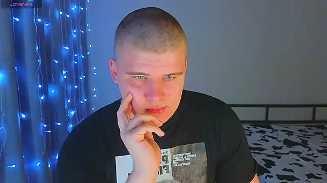 kittenmurr online show from December 2025 09:43:01 AM