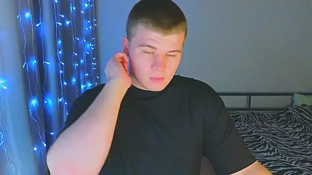 kittenmurr online show from December 2025 11:29:02 PM