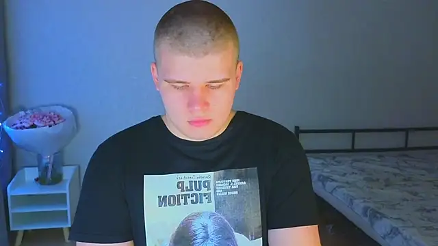 kittenmurr online show from November 2025 06:45:01 PM