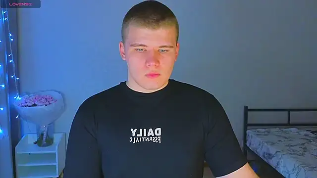 kittenmurr online show from November 2025 09:40:01 PM