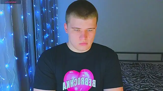 kittenmurr online show from December 2025 02:04:02 AM