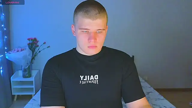 kittenmurr online show from November 2025 07:19:01 PM