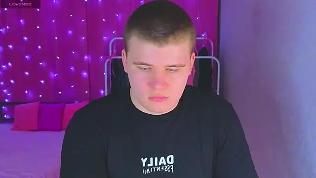 kittenmurr online show from January 2026 08:34:01 PM