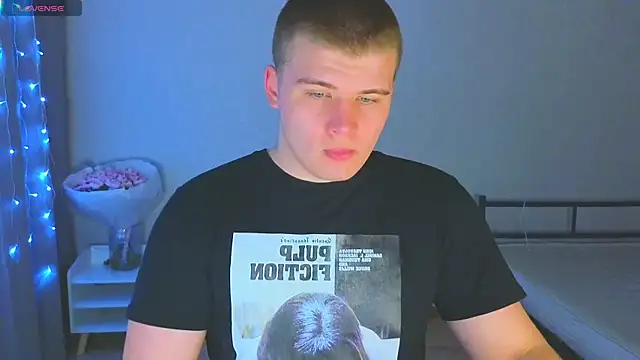 kittenmurr online show from November 2025 08:13:02 PM