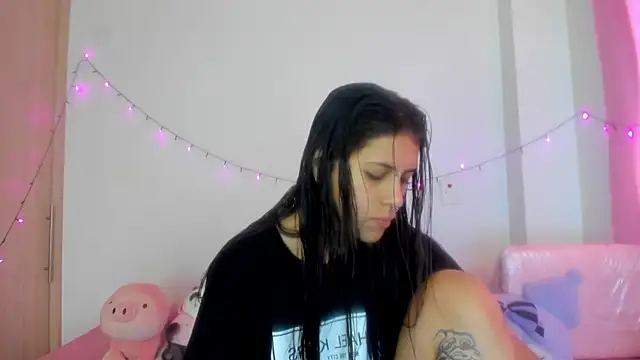 Abby roussee online show from November 2025 01:04:01 PM