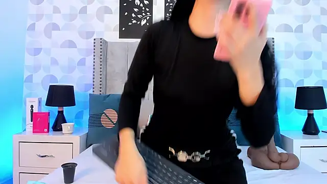 natasha moreno online show from February 2026 12:35:01 PM