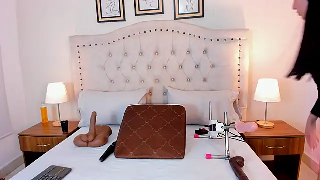 natasha moreno online show from January 2026 12:10:02 PM