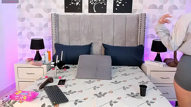 natasha moreno online show from January 2026 12:20:02 PM