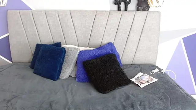 Snapshot of NatiHoran chatting on November 2025 12:00:01 AM NatiHoran online show from November 2025 12:00:01 AM